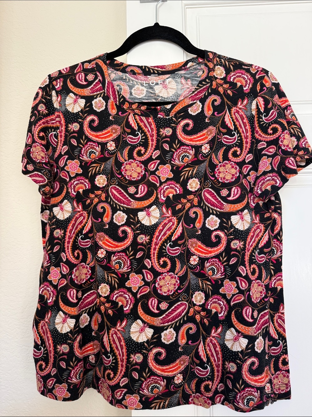 LOFT Black Paisley Floral Scoop-Neck Tee with Pink & Orange